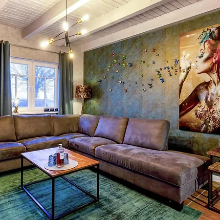 Tatil Evi Reetdachhaus Kuestenvilla Büsum