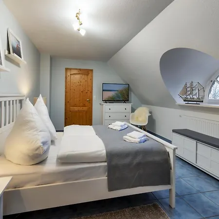 Tatil Evi Reetdachhaus Kuestenvilla Büsum