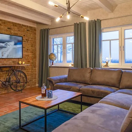 Reetdachhaus Kuestenvilla Tatil Evi *