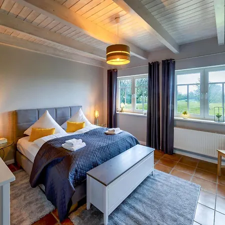 Nyaraló Reetdachhaus Kuestenvilla *
