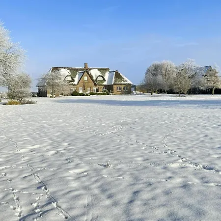 Reetdachhaus Kuestenvilla * Büsum